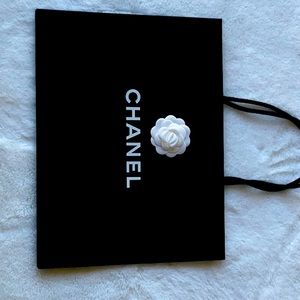 Chanel shopping bag with flower new, large 17 x 13 x 6